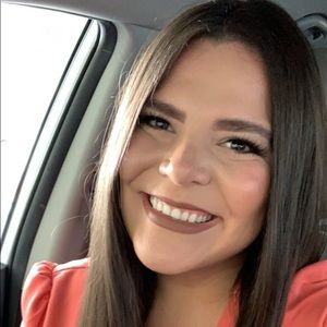 Meet your Posher, Daniela